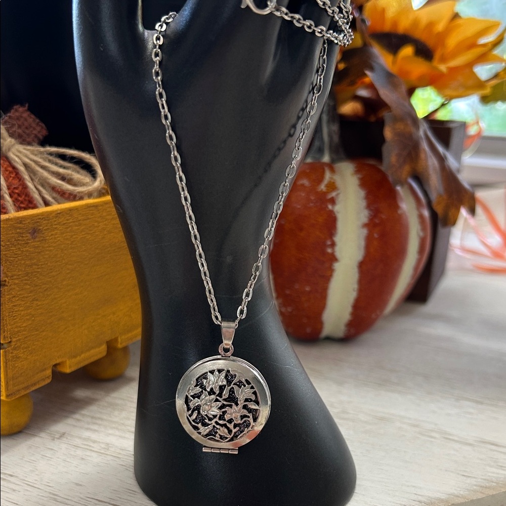 Silver Tone Leaf Diffuser Locket Necklace: Essent… - image 1